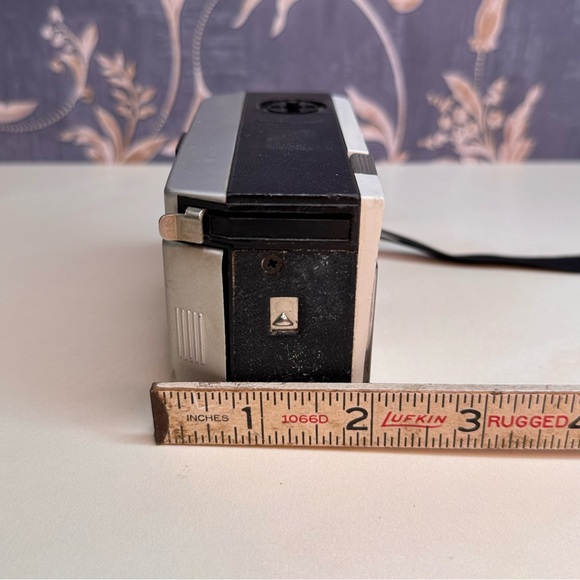 Vintage Estate 1960's Kodak Instamatic 104 Camera with Wrist Strap UNTESTED - Picture 11 of 13